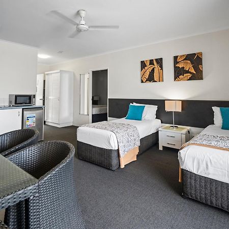 Colonial Palms Motor Inn Ерлі-Біч Екстер'єр фото