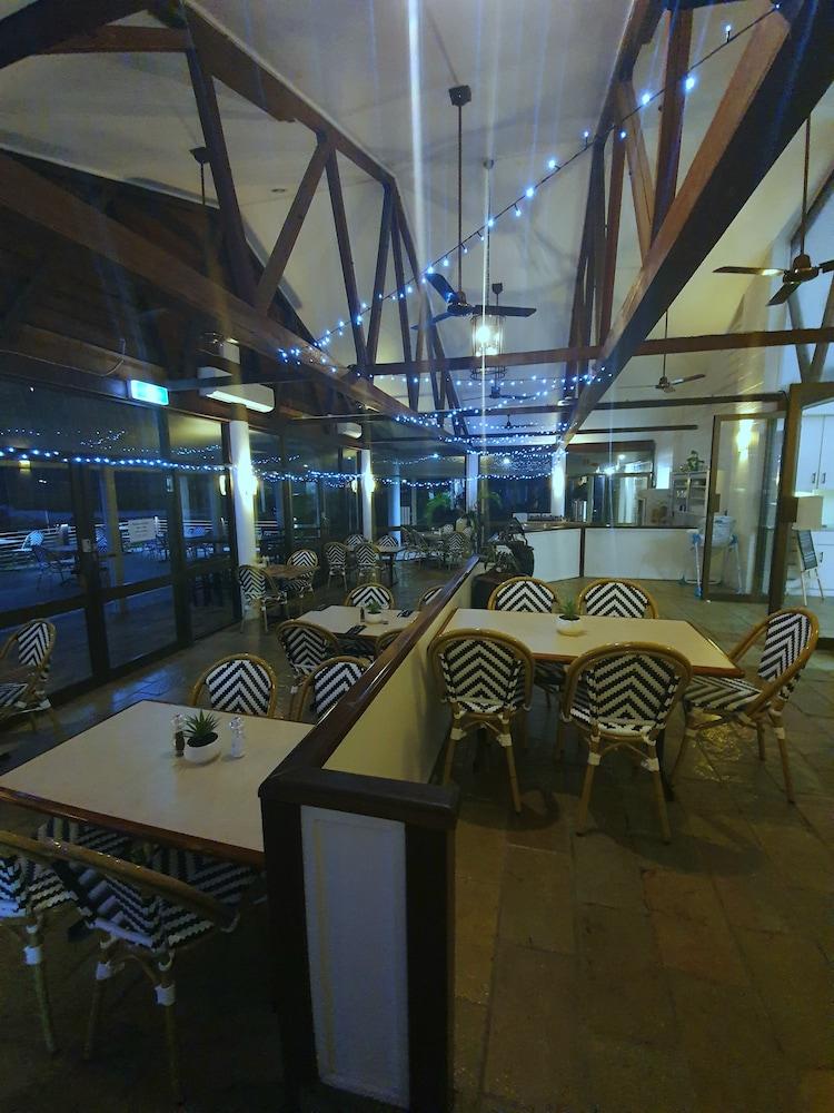 Colonial Palms Motor Inn Ерлі-Біч Екстер'єр фото