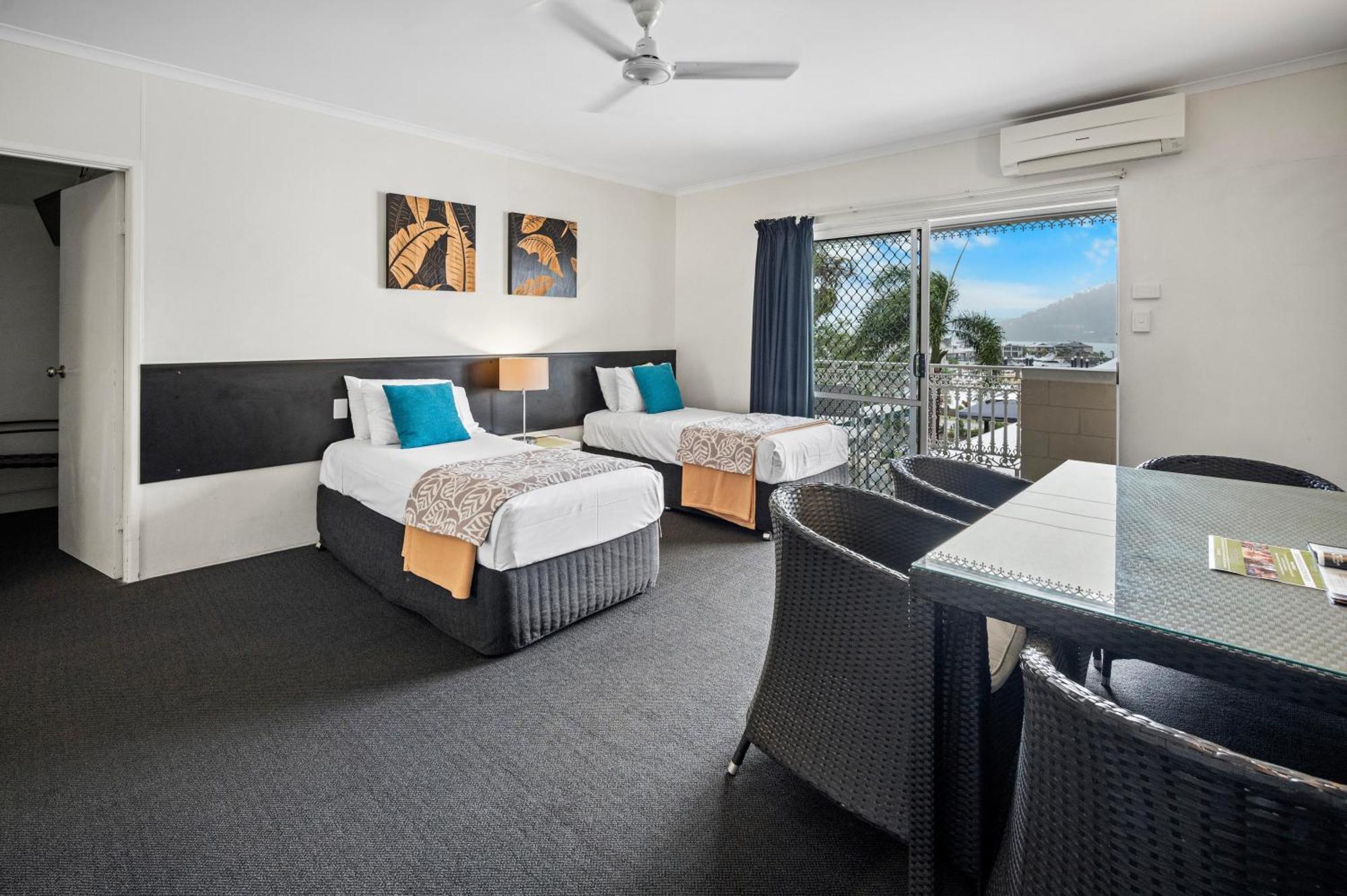 Colonial Palms Motor Inn Ерлі-Біч Екстер'єр фото
