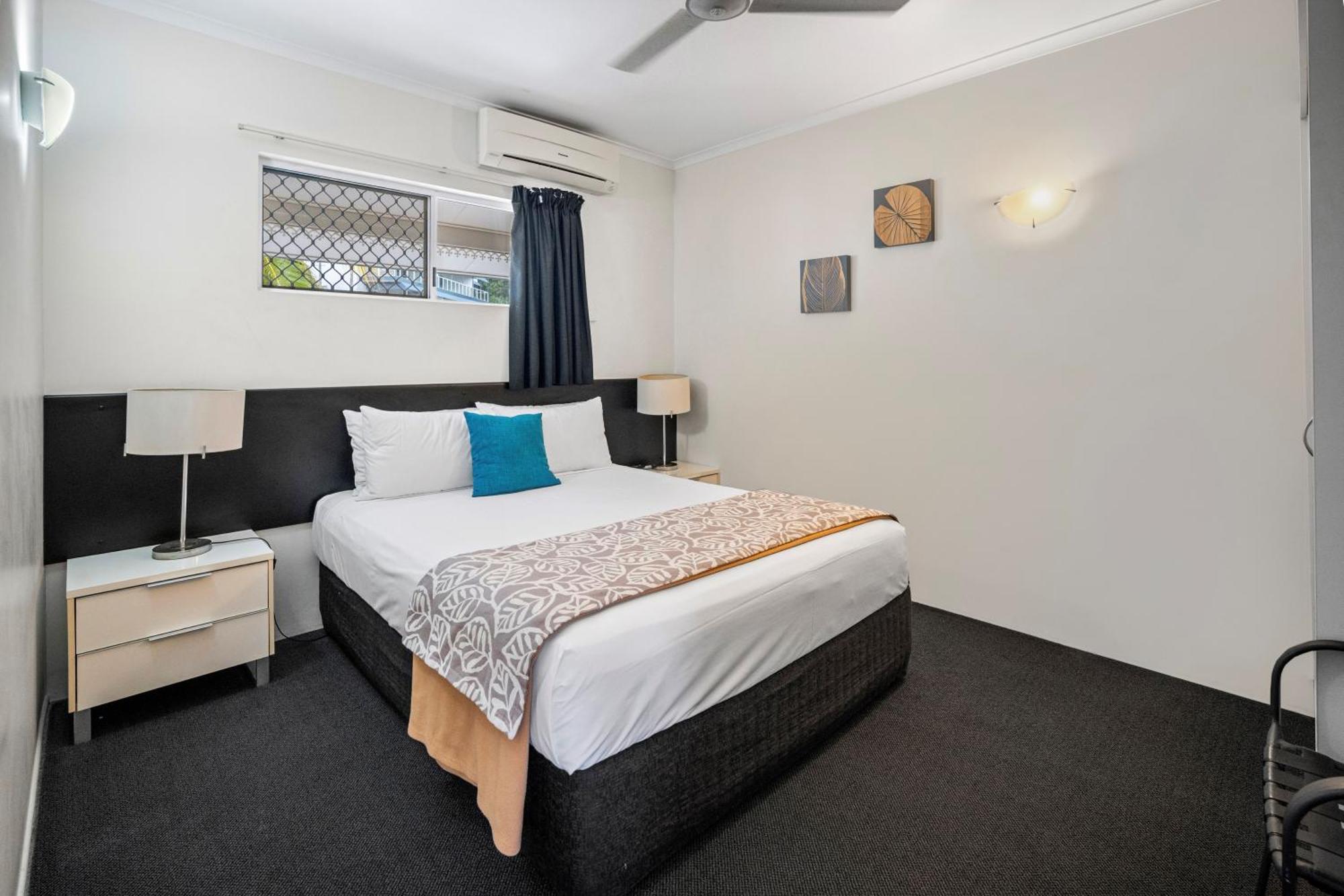 Colonial Palms Motor Inn Ерлі-Біч Екстер'єр фото