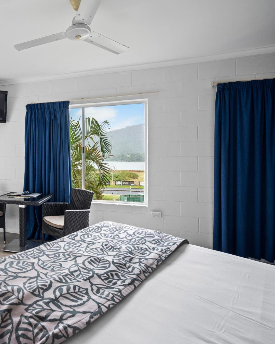 Colonial Palms Motor Inn Ерлі-Біч Екстер'єр фото