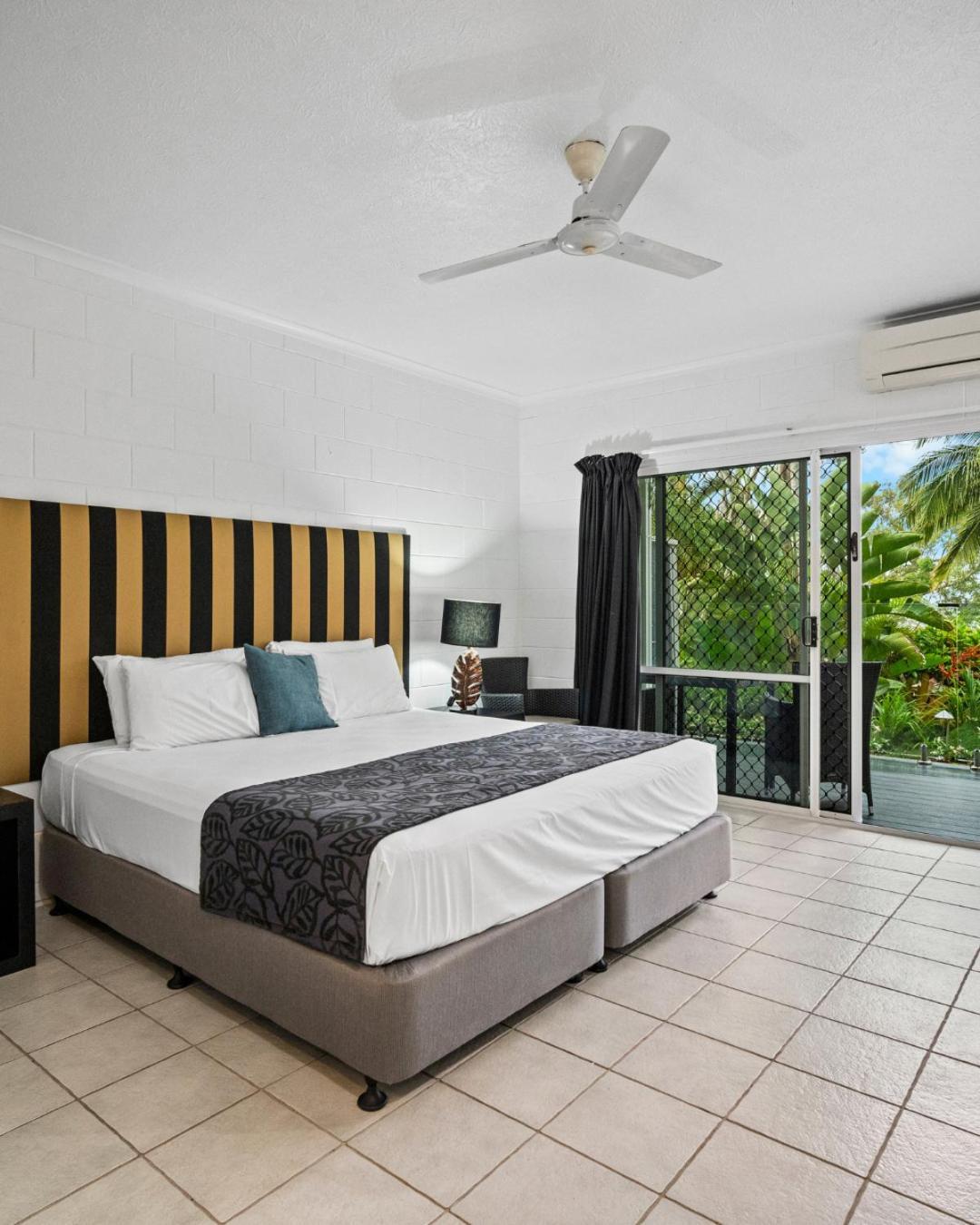 Colonial Palms Motor Inn Ерлі-Біч Екстер'єр фото