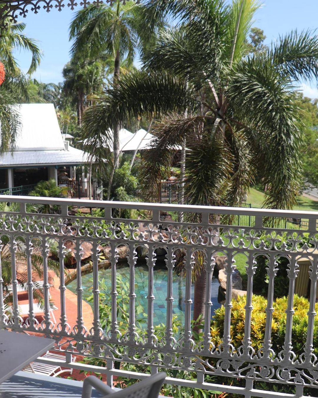Colonial Palms Motor Inn Ерлі-Біч Екстер'єр фото