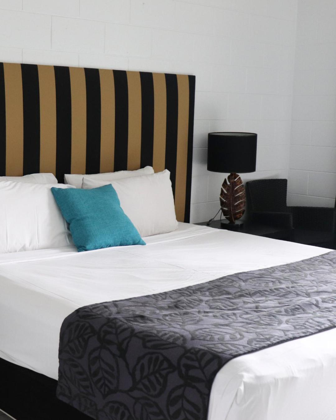 Colonial Palms Motor Inn Ерлі-Біч Екстер'єр фото