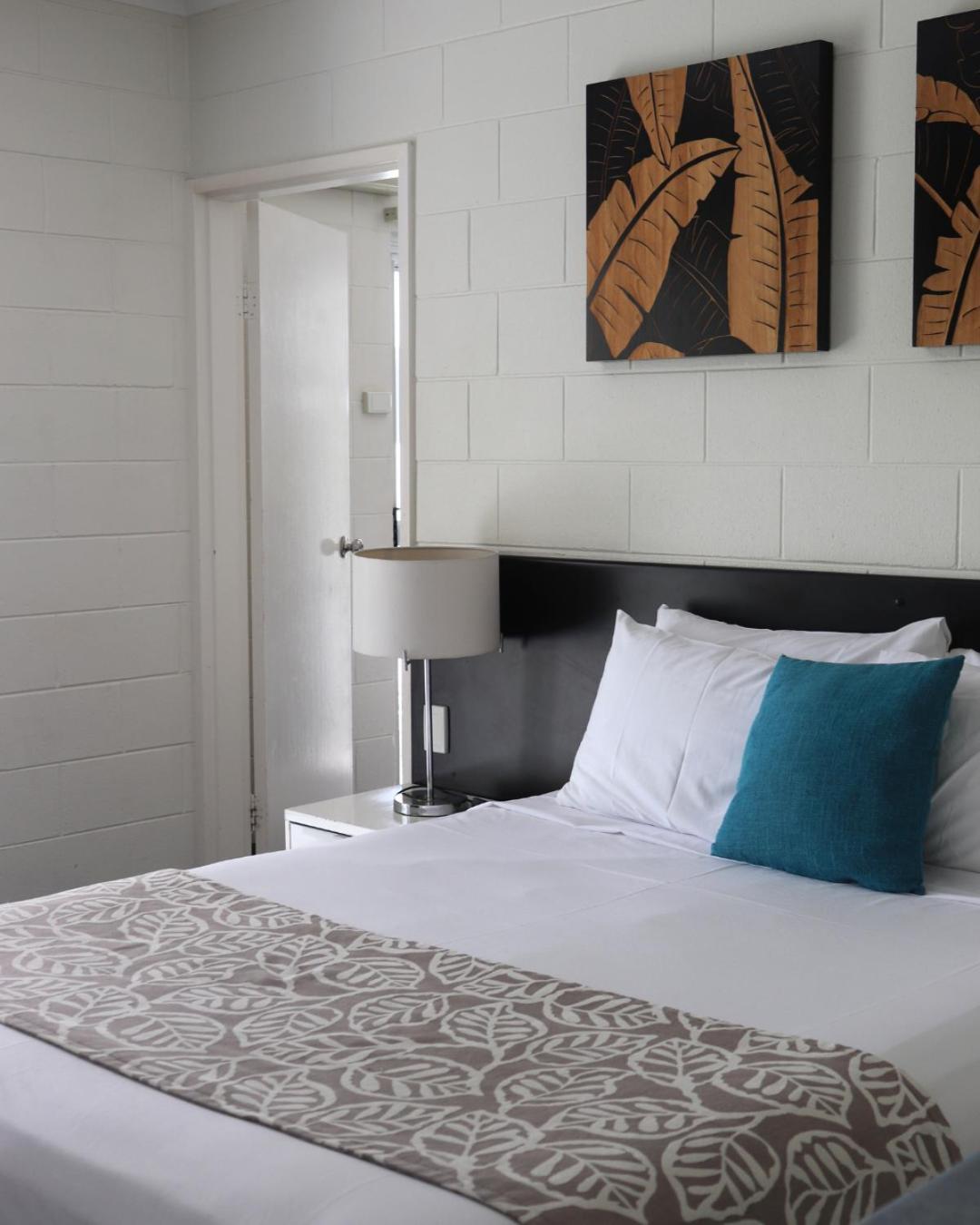 Colonial Palms Motor Inn Ерлі-Біч Екстер'єр фото
