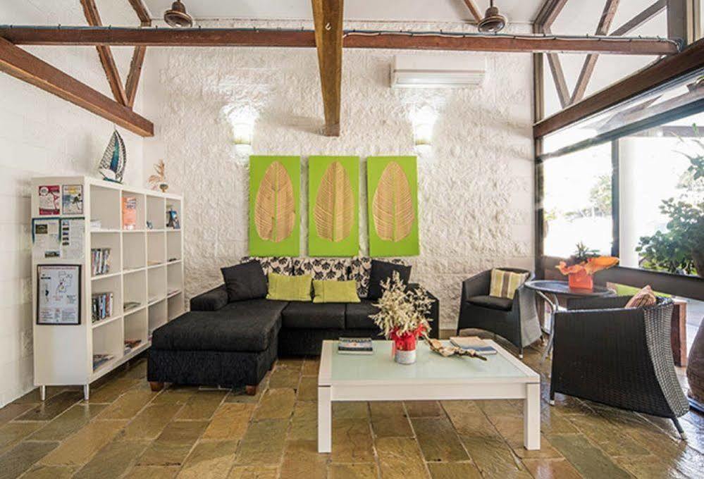 Colonial Palms Motor Inn Ерлі-Біч Екстер'єр фото